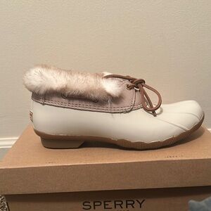 Sperry White and Tan Winter Boots with Fur Trim